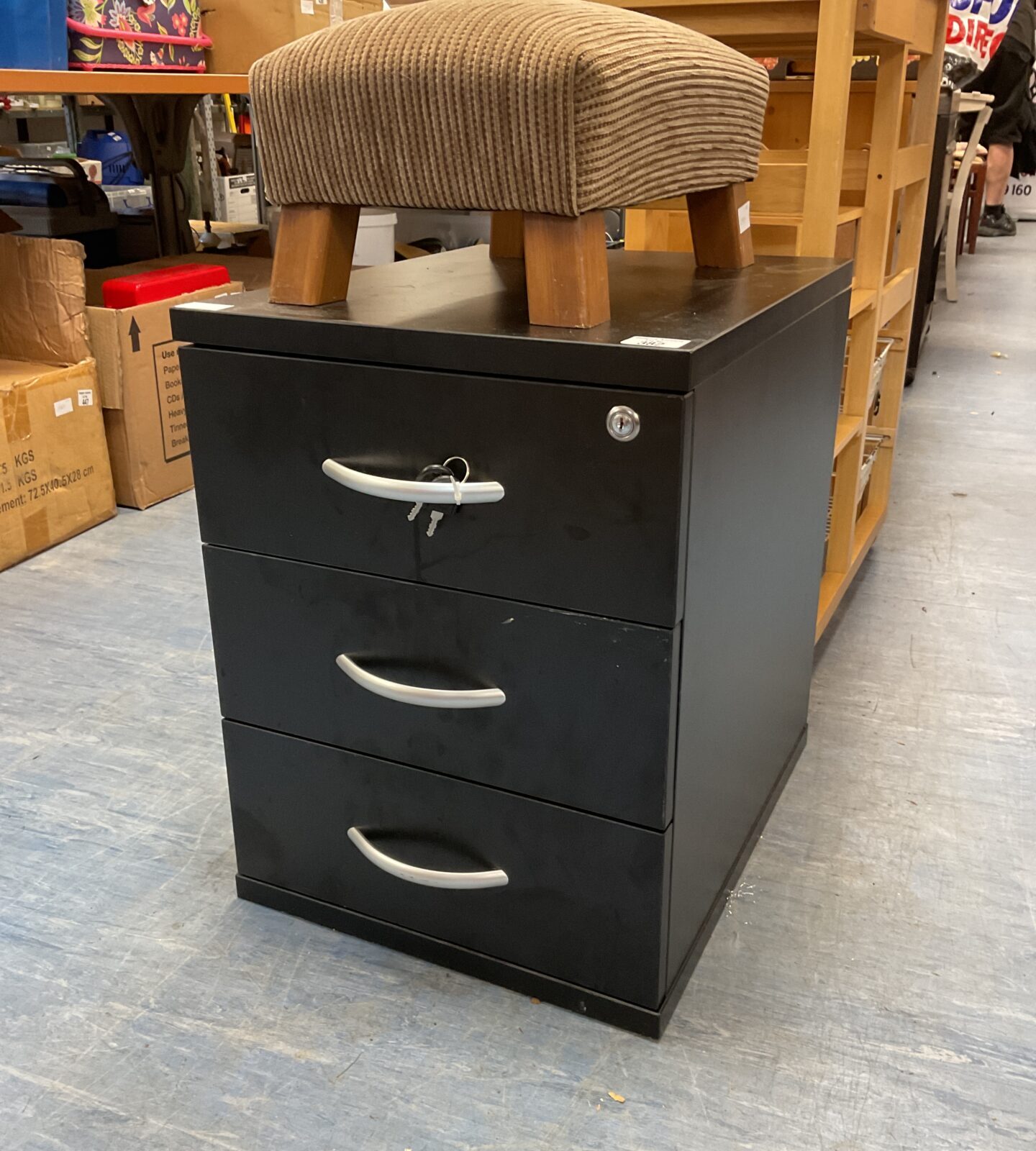 Small lockable three drawer office unit with keys