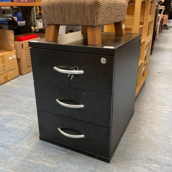 Small lockable three drawer office unit with keys
