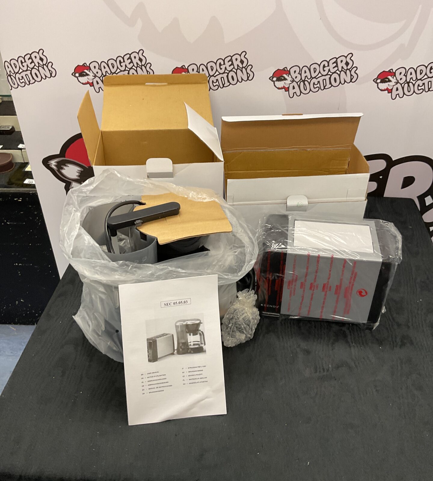 Unbranded coffee machine and toaster new