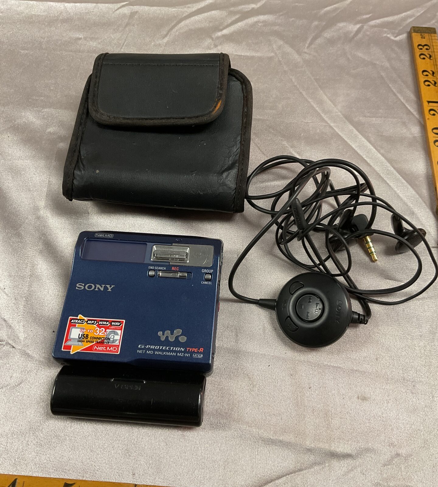 sony walkman md player my-n1 g protection type-r with case External power pack working