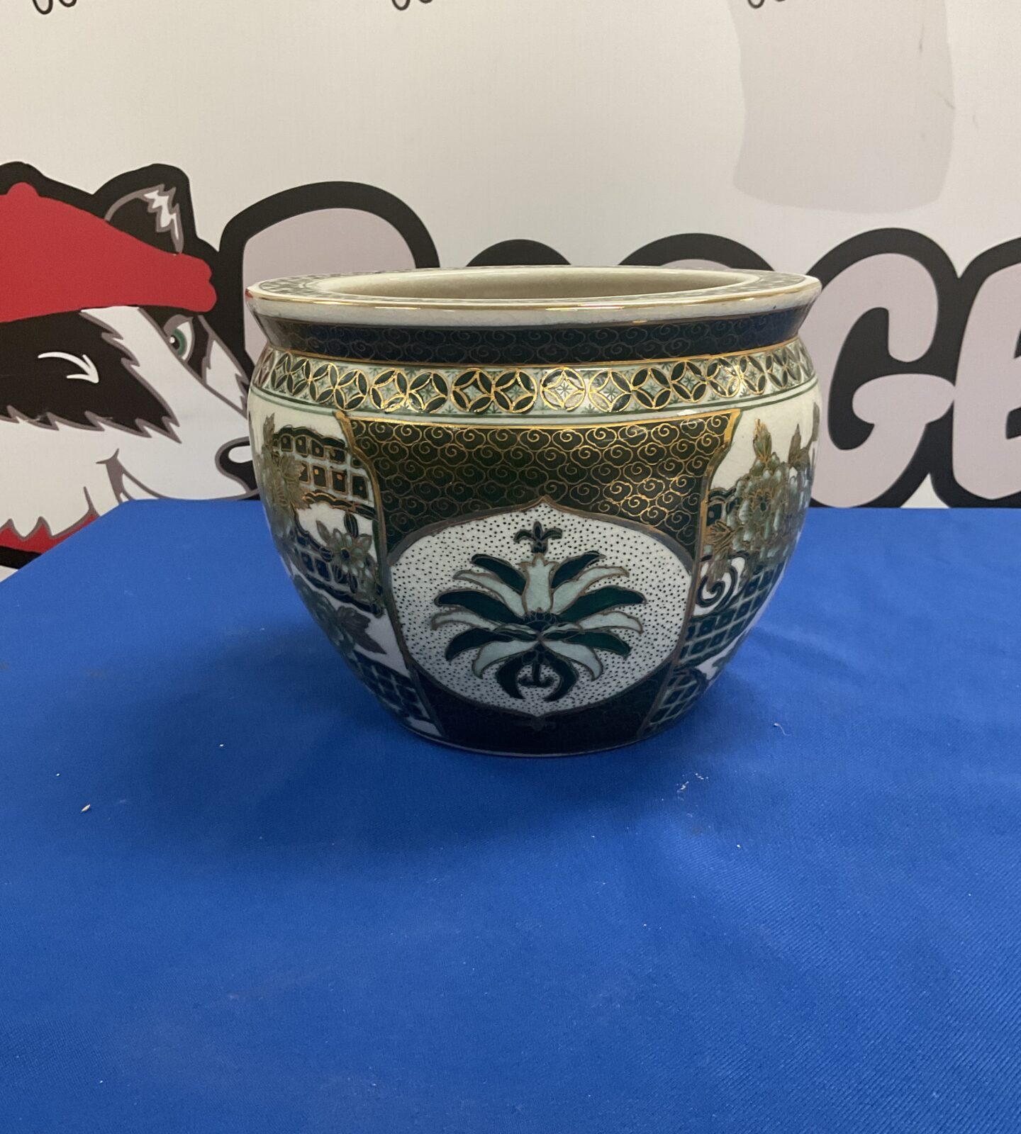 Vintage Chinese Green and gold fish bowl with goldfish design - Image 4