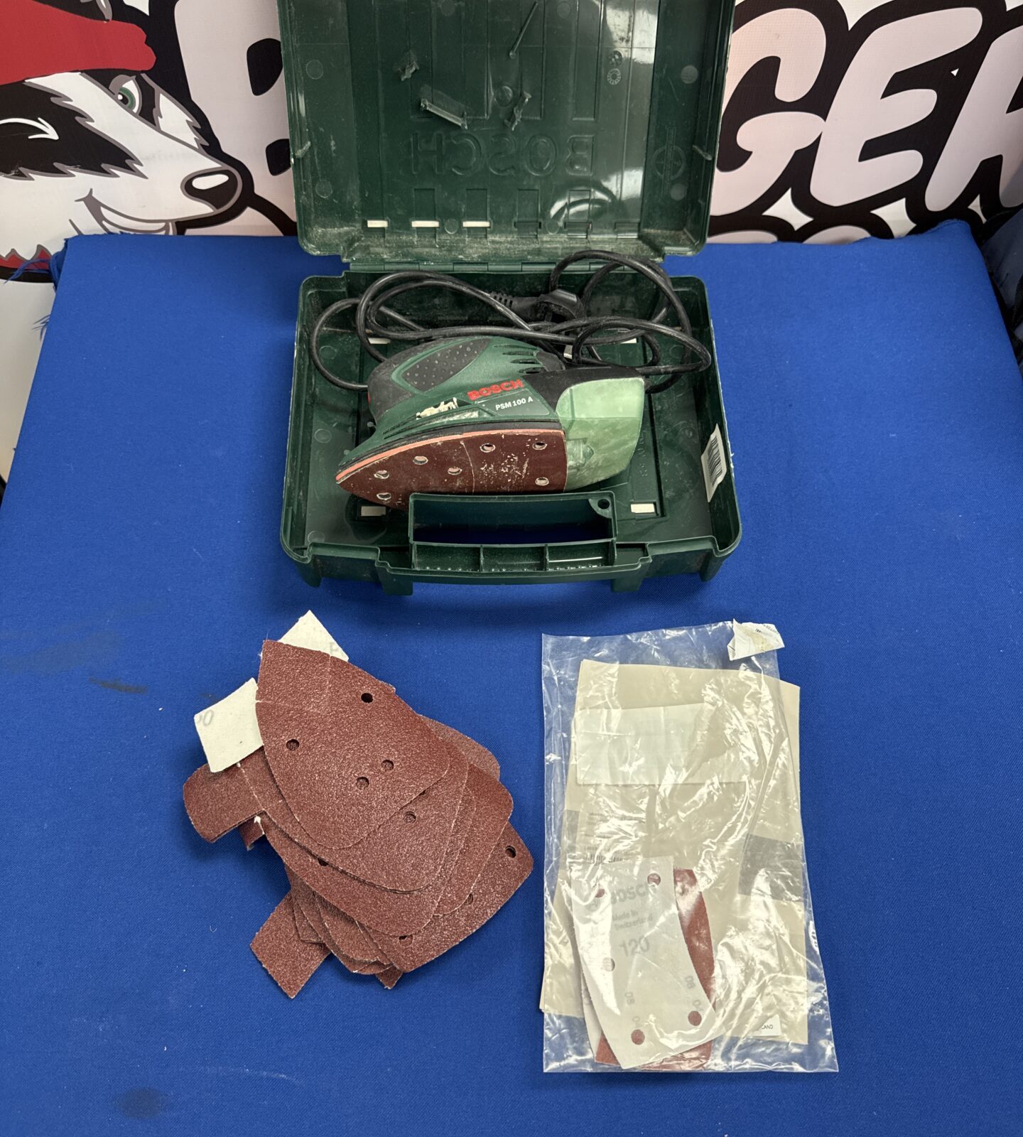 Bosch psm 100 a pad sander with spare pads - working
