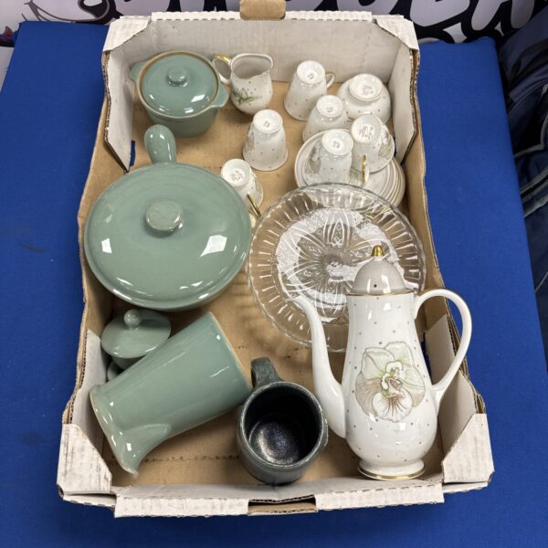 Tray of mixed items mostly chinaware inc Denby & susie cooper