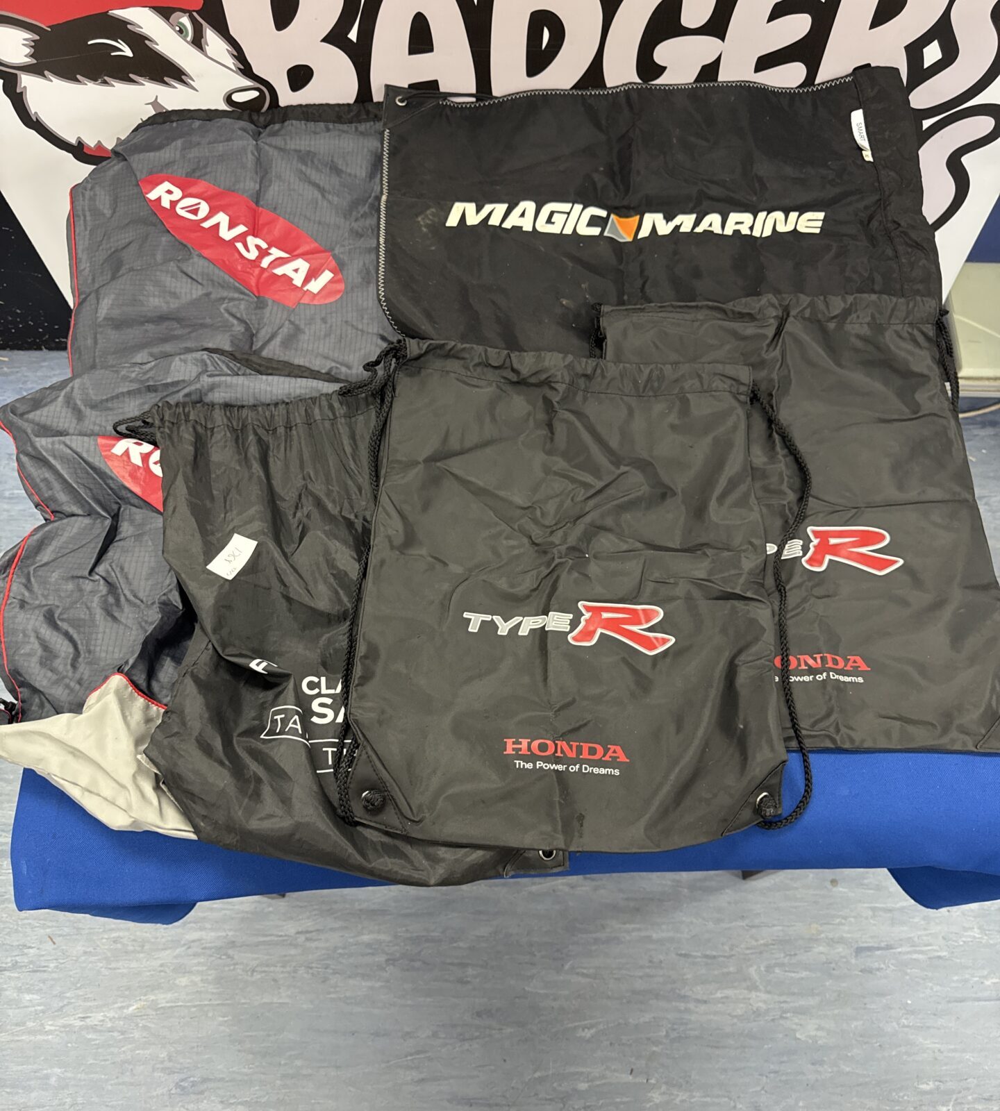Six assorted draw string bags inc marine related & Honda type R