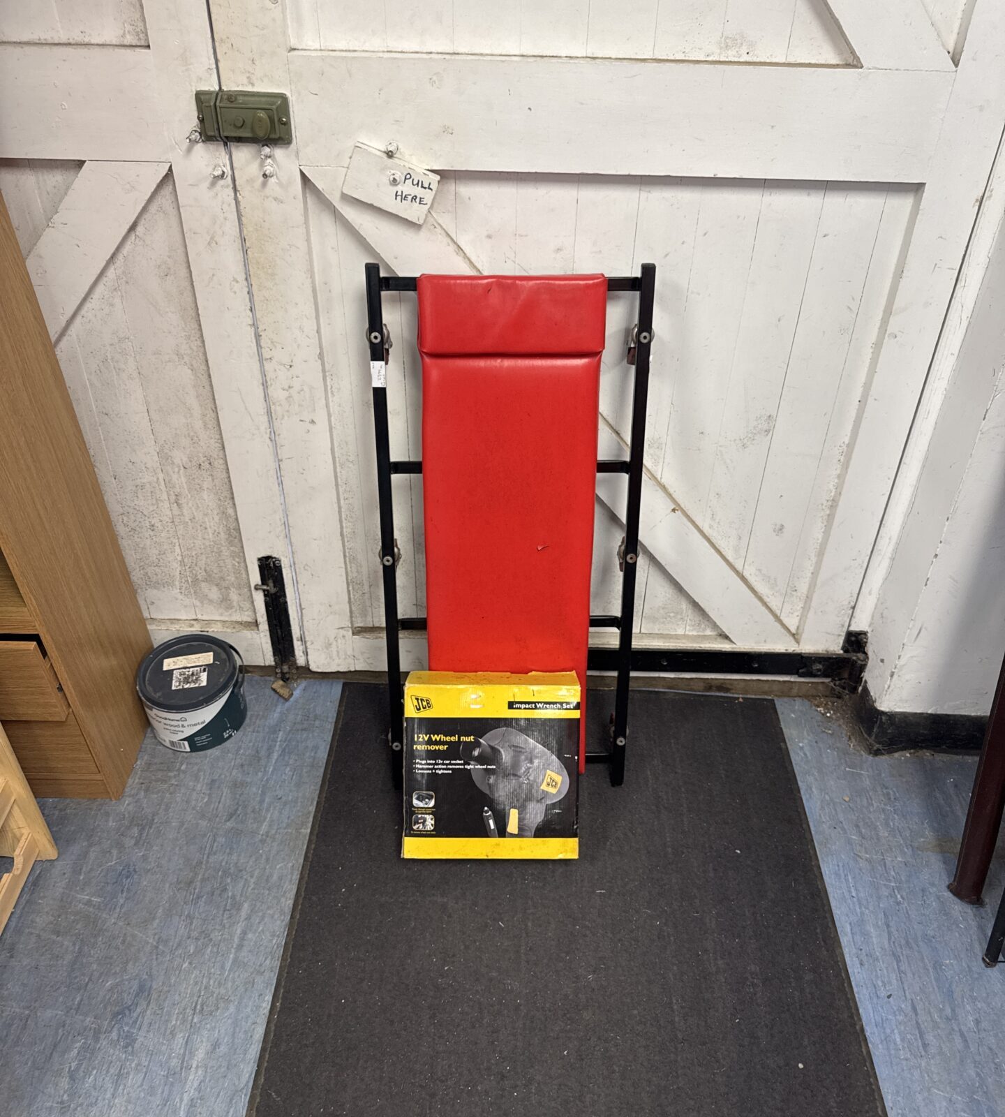 Mechanics crawler board with 12v jcb impact gun