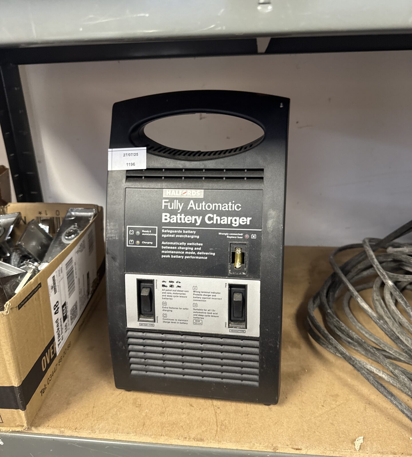 Halfords fully automatic car battery charger