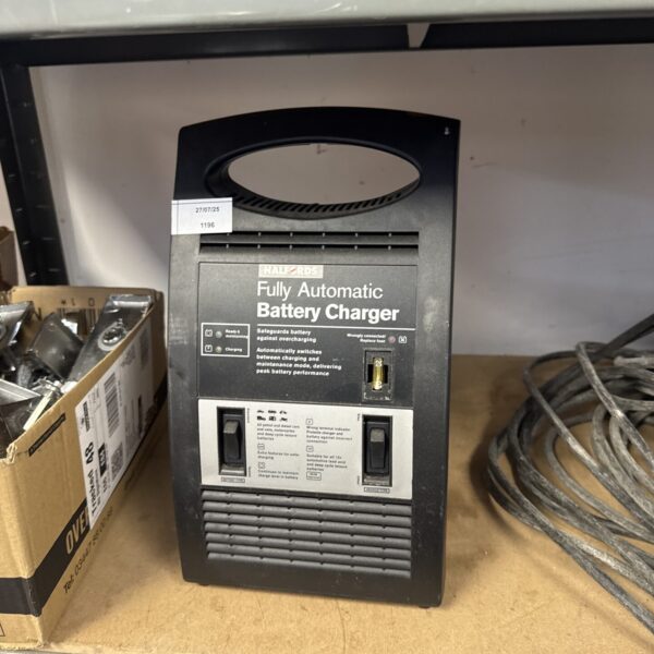 Halfords fully automatic car battery charger