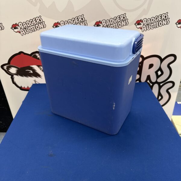 Medium sized Cool box