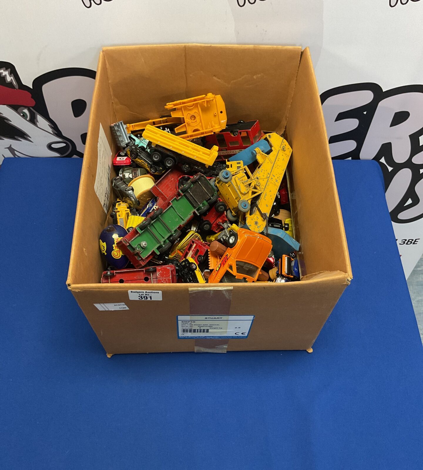 Large box of mixed diecast models inc vintage dinky and mattel