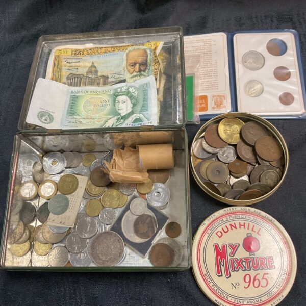 Tin of assorted coins and two banknotes