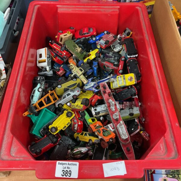 Box of mixed diecast models inc vintage and dinky