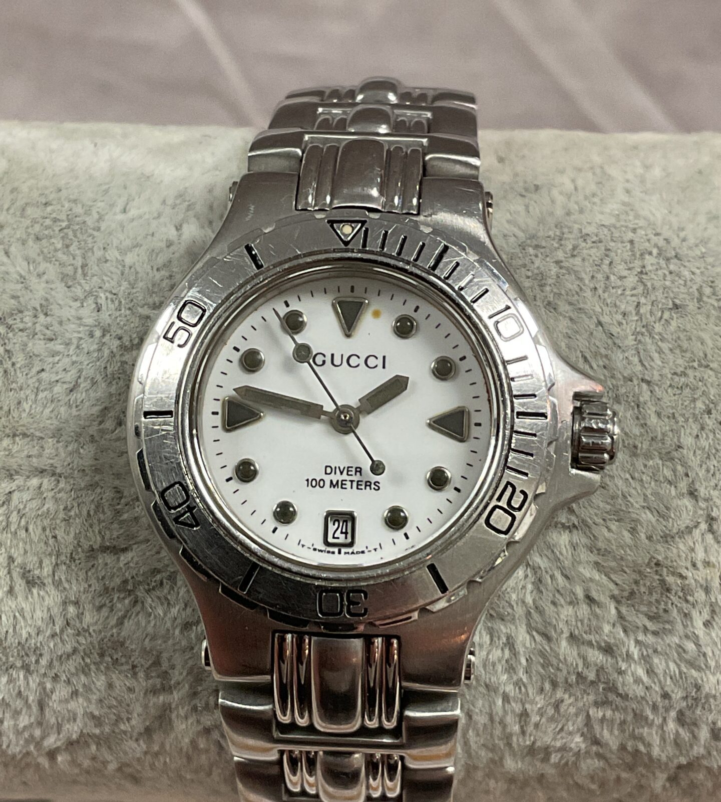 Gucci ladies diver quartz wristwatch