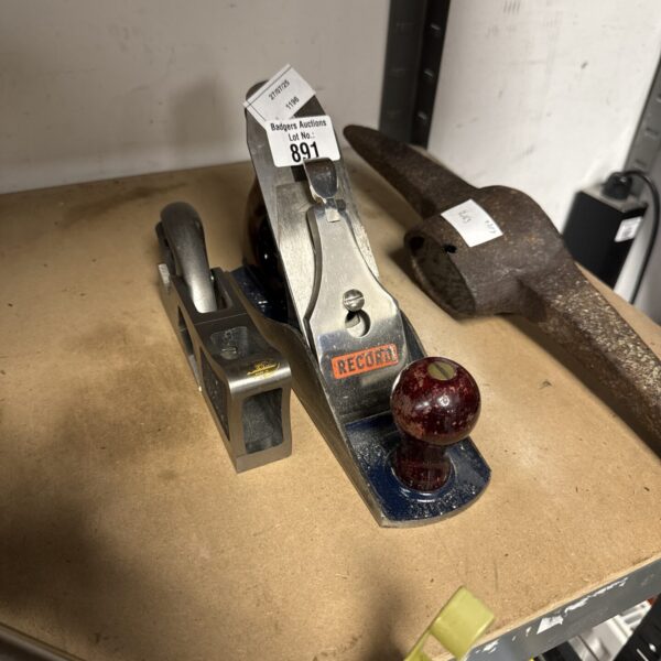 Vintage Record wood planes, a lot of two hand tools.
