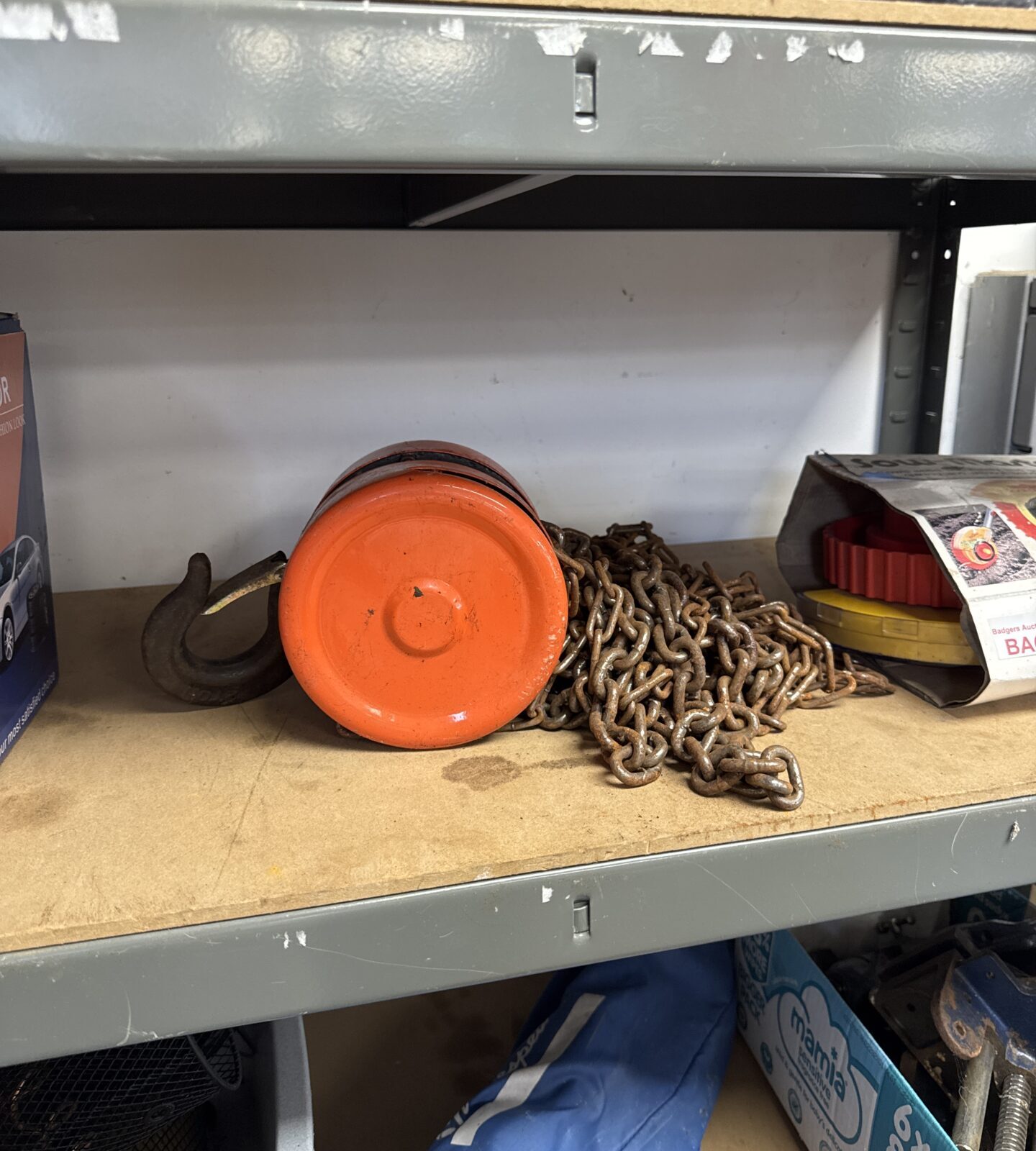 Metal pulley with chain