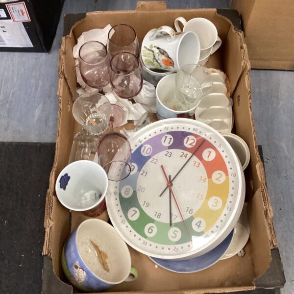 Mixed lot of decorative items including a wall clock and ceramic plates.
