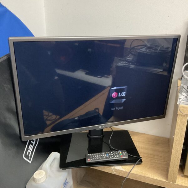 Lg 28” 4k smart tv working with remote