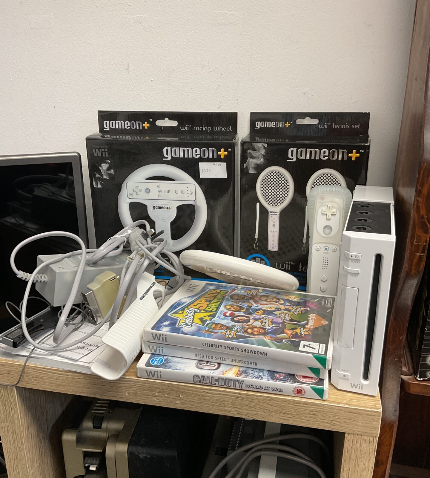 Nintendo wii console bundle with games & controller