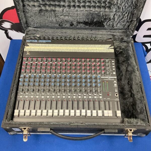 Mackie designs cr1604 16 channel mixer