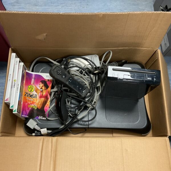 Black Nintendo wii console bundle with fit board & games