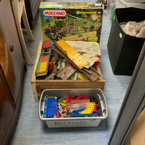 Large selection of mixed meccano inc sets and vintage