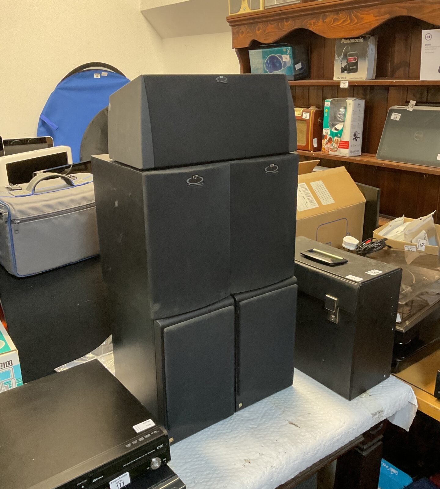 Five kef speakers including q15 & q95c & coda speakers