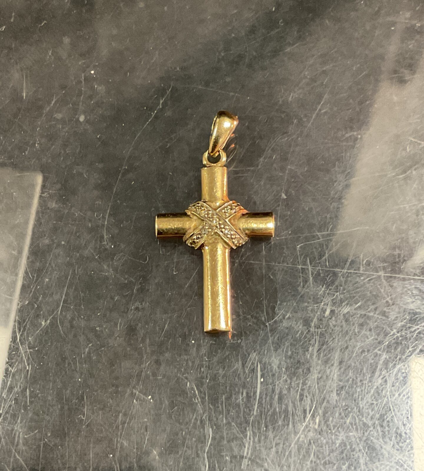 9ct yellow gold hallmarked pendant cross 3.22g