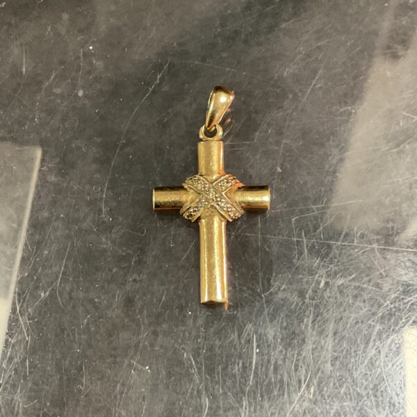 9ct yellow gold hallmarked pendant cross 3.22g