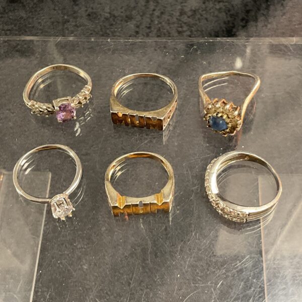 Assorted 925 silver rings presented as a jewellery lot.