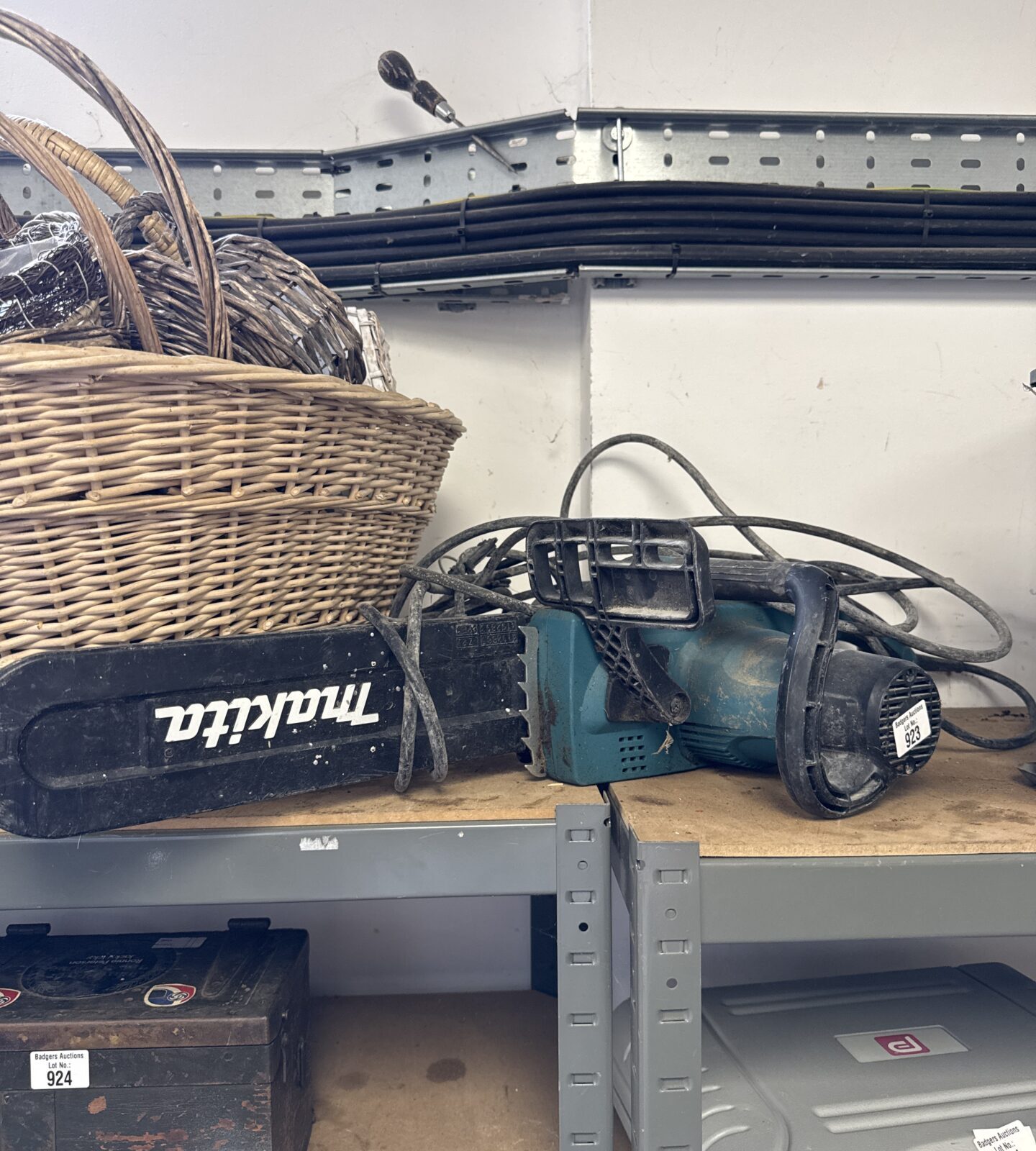 Makita electric chainsaw