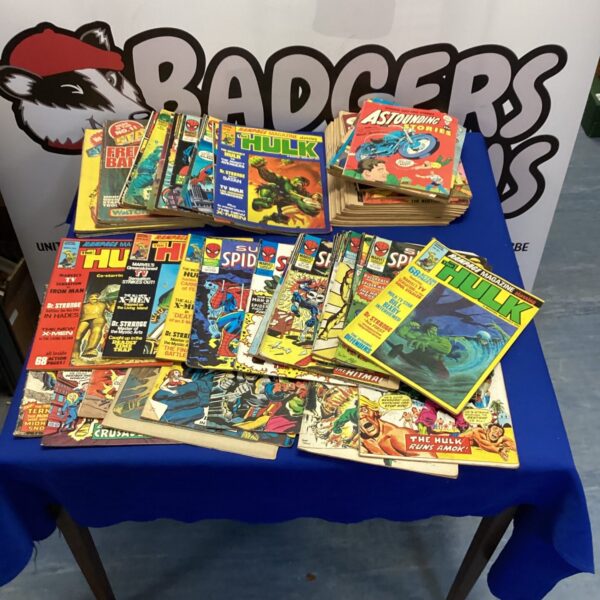 Vintage Marvel comics lot featuring Spiderman and Hulk titles.
