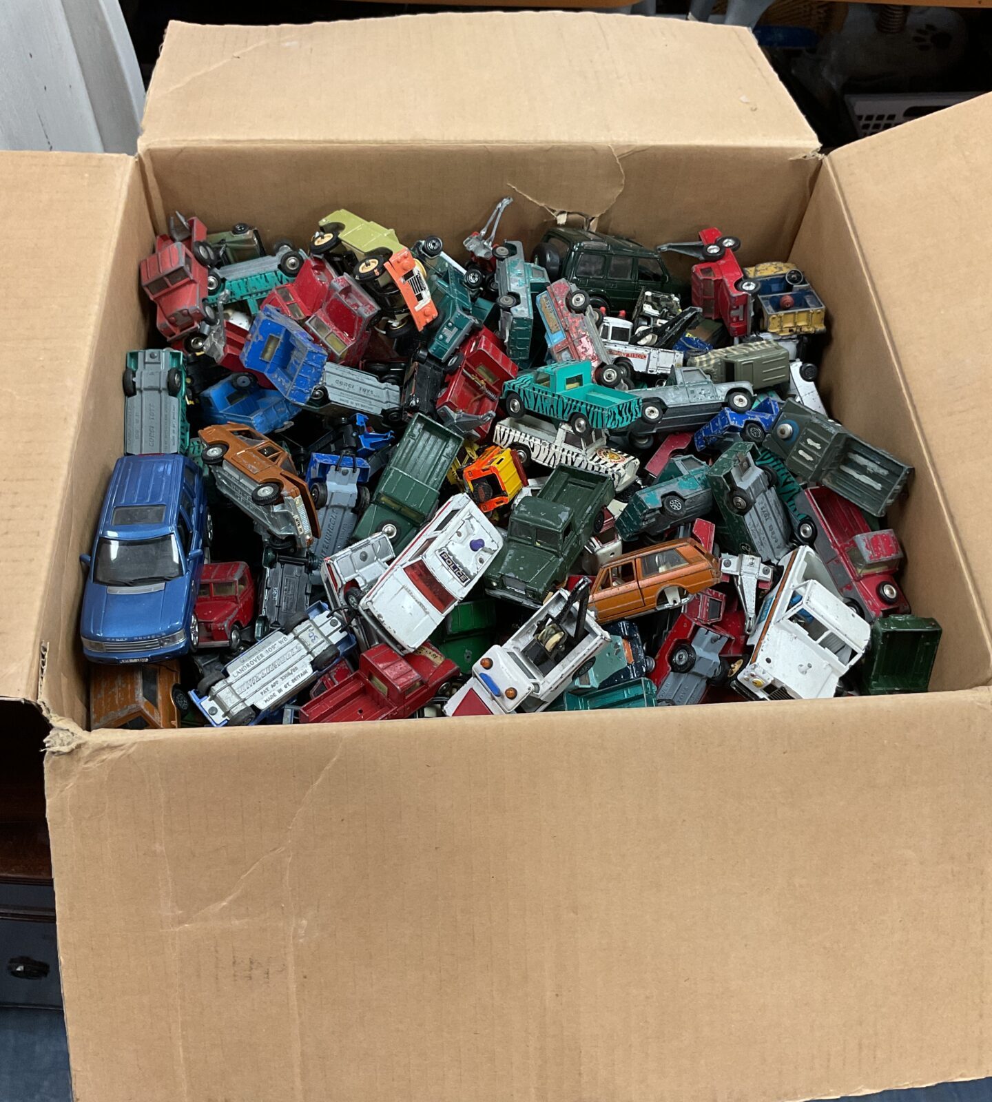 Large quantity of vintage range rover and land rover diecast models inc dinky