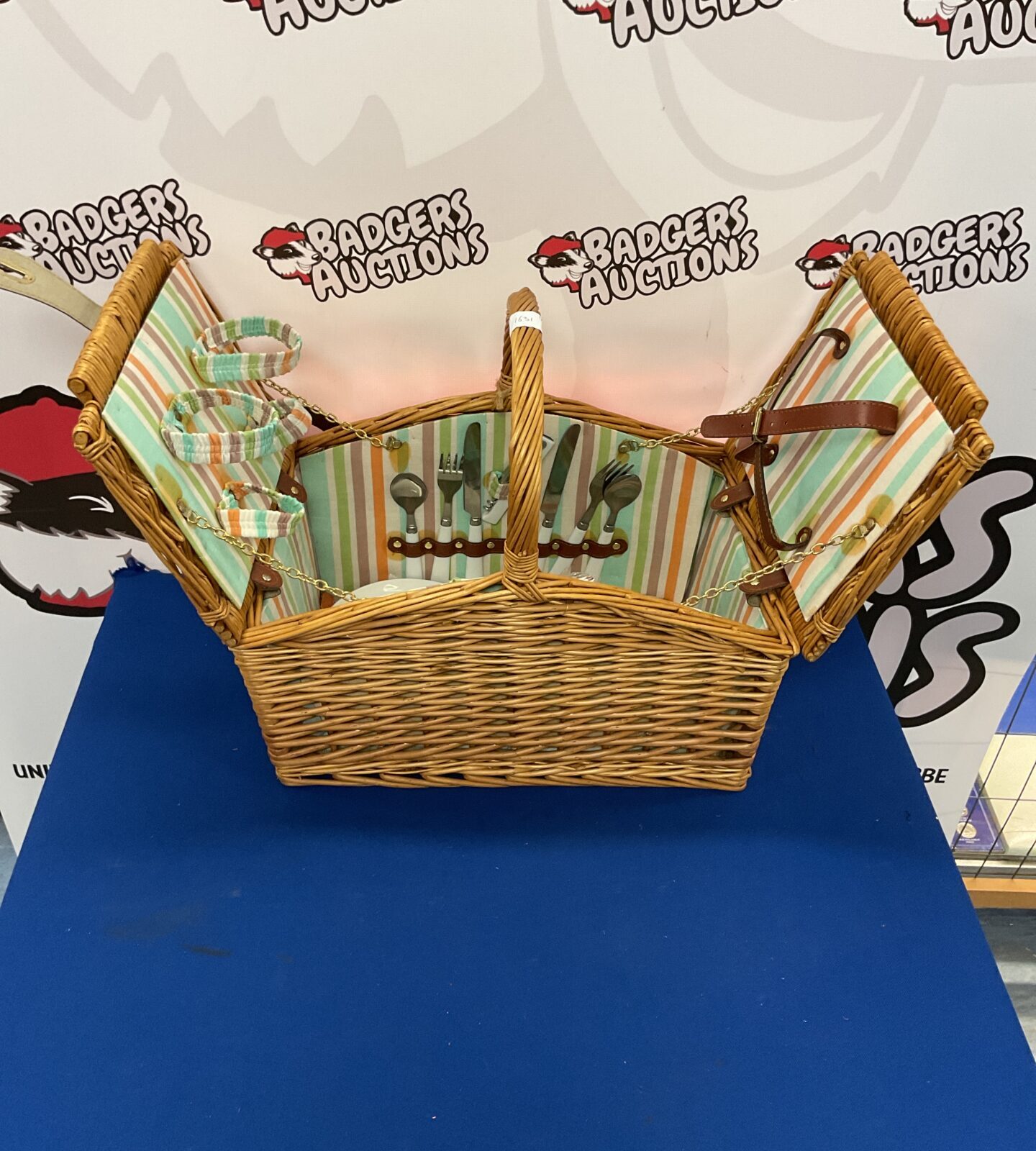 Wicker picnic basket