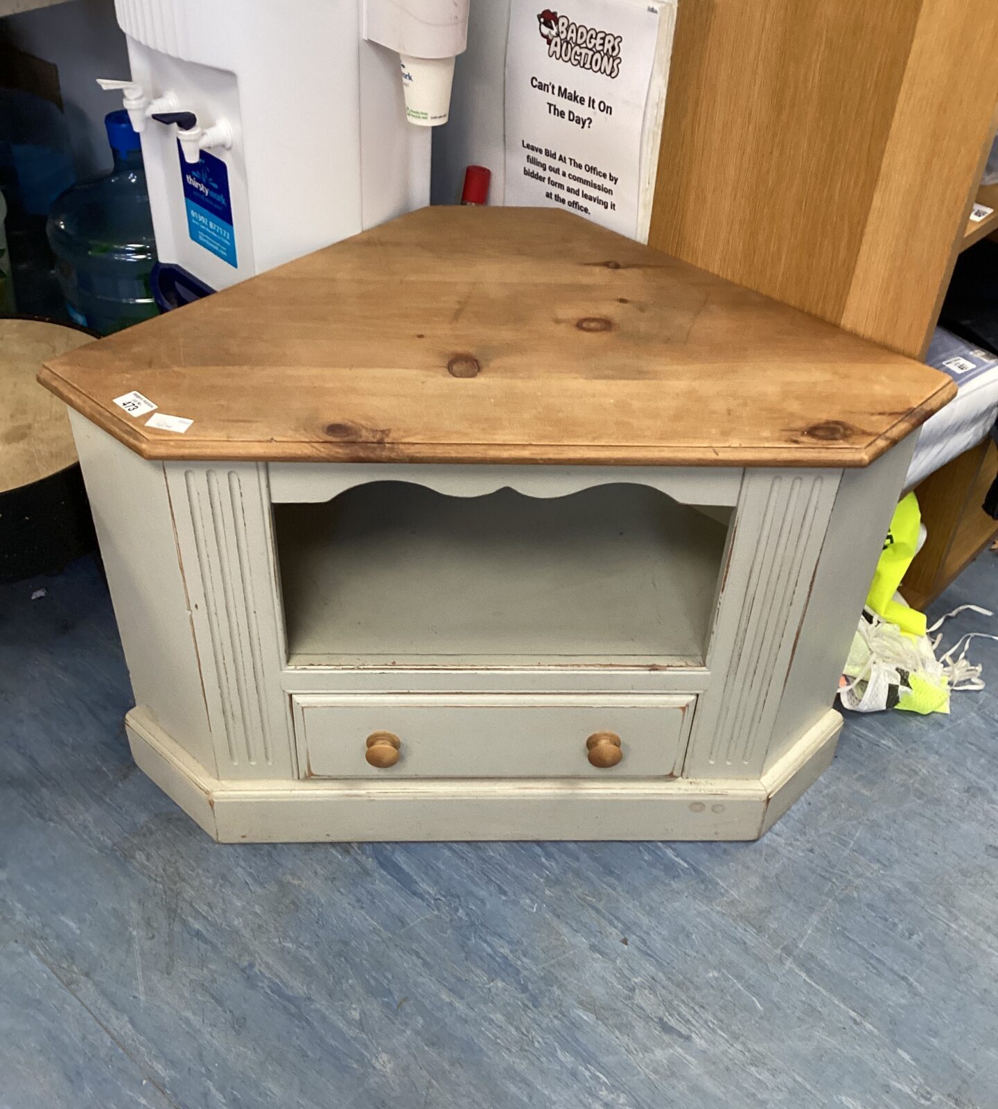 Pine corner unit