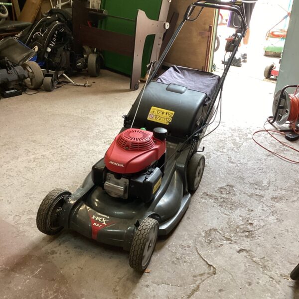 Honda HRX 537 Petrol Lawnmower working