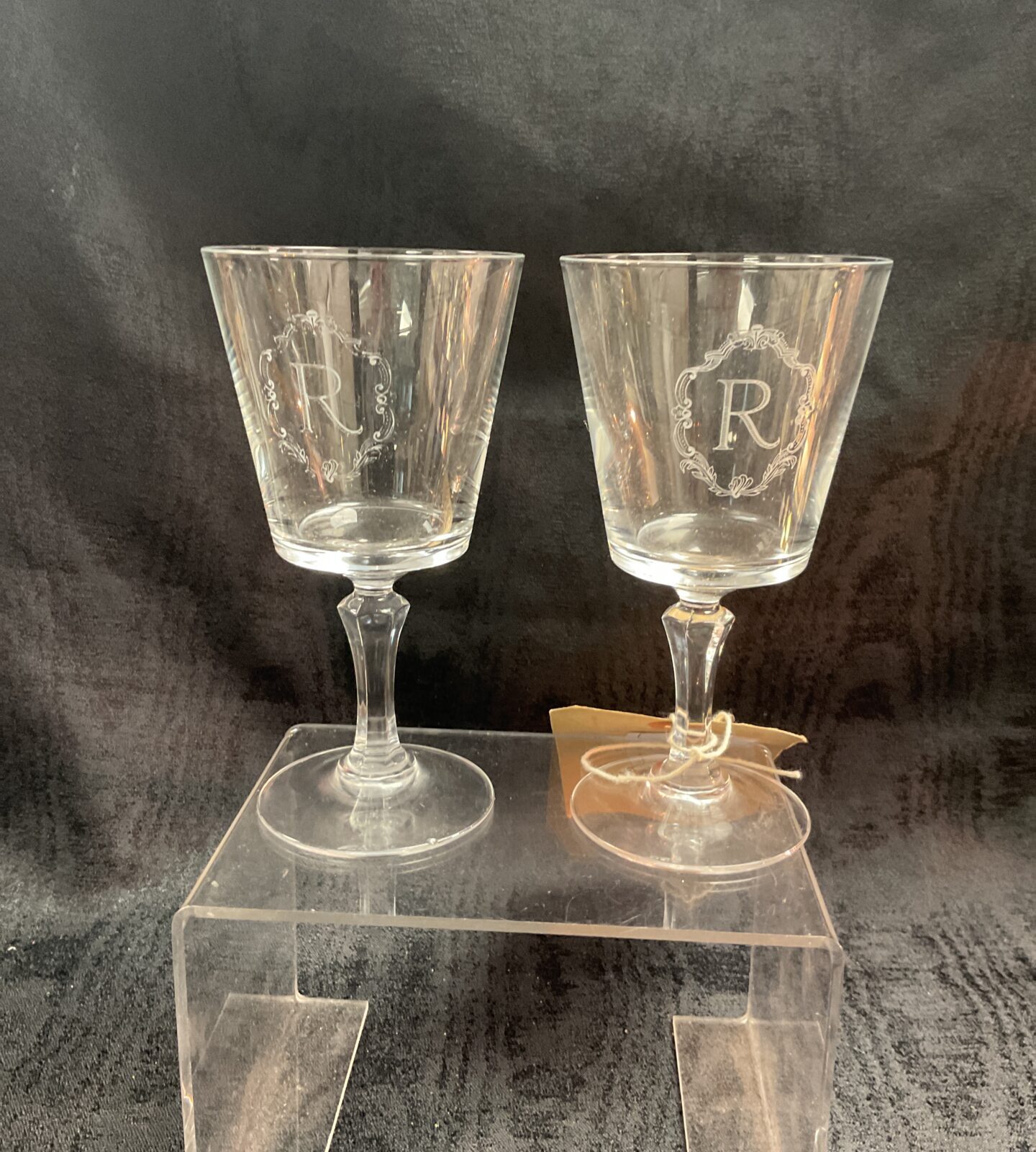 Pair of lead crystal wine goblets engraved with the letter R. poss Kray association