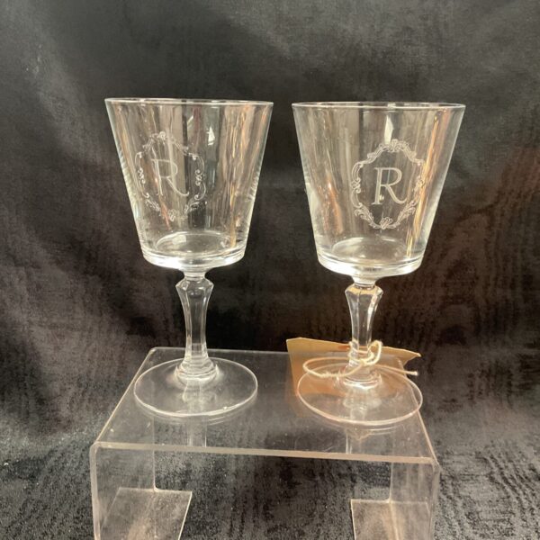 Pair of lead crystal wine goblets engraved with the letter R. poss Kray association