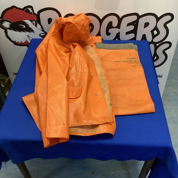 Set of helly hansen orange waterproof trawerler or boating wear size small