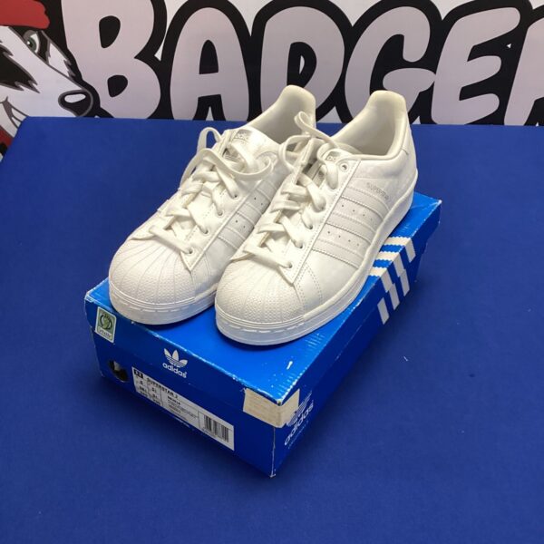Pair of size 5.5 adidas superstar J trainers