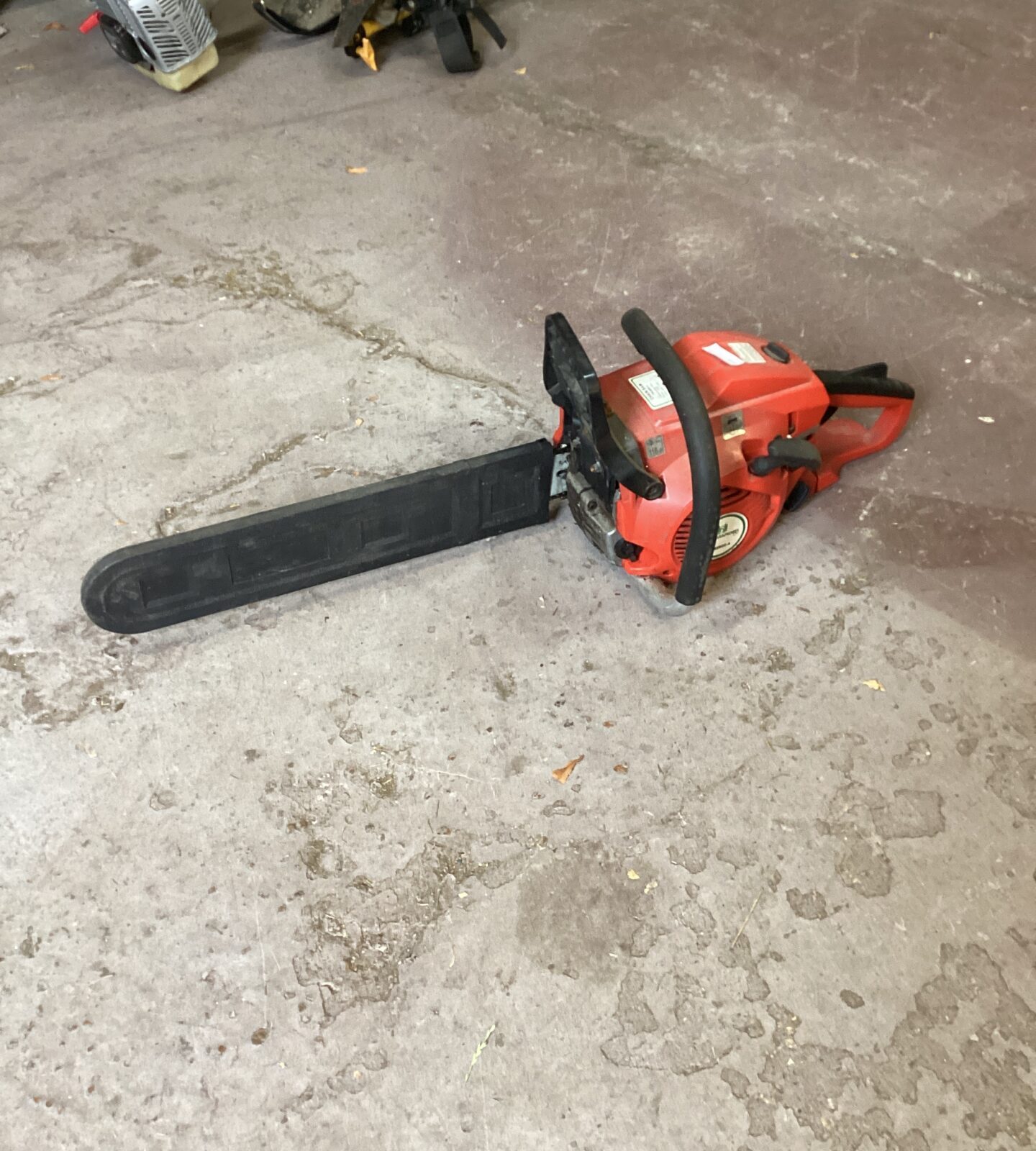 Unwingarden petrol chainsaw