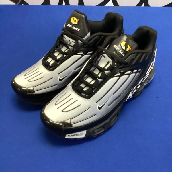 Pair of size 9mnike Tn air max style trainers