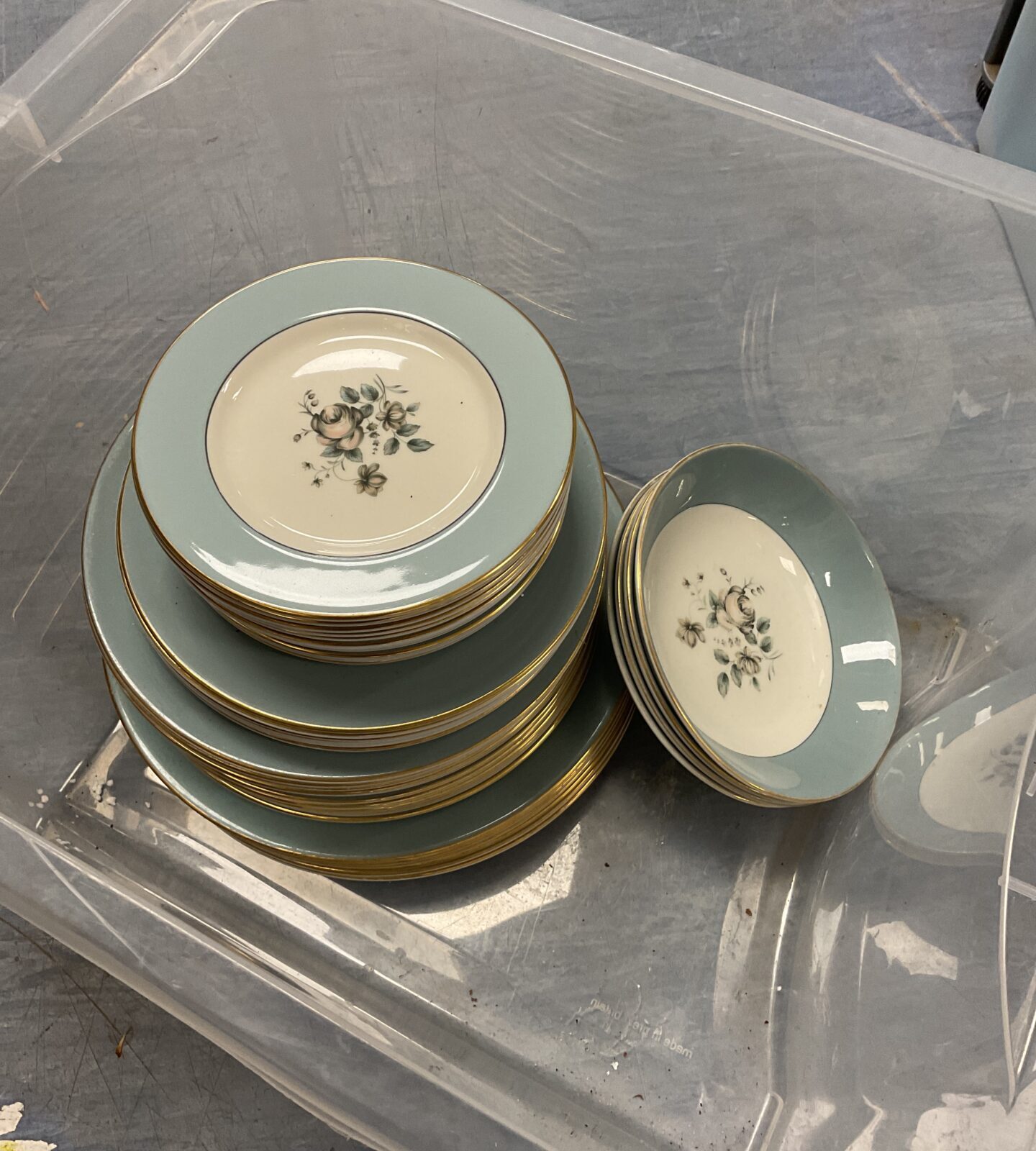 Box of royal doulton rose elegans plates & bowls