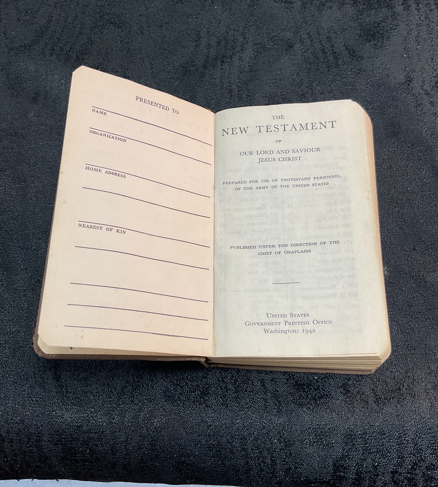 WW2 American Army Serviceman’s pocket bible 1942 - Image 2