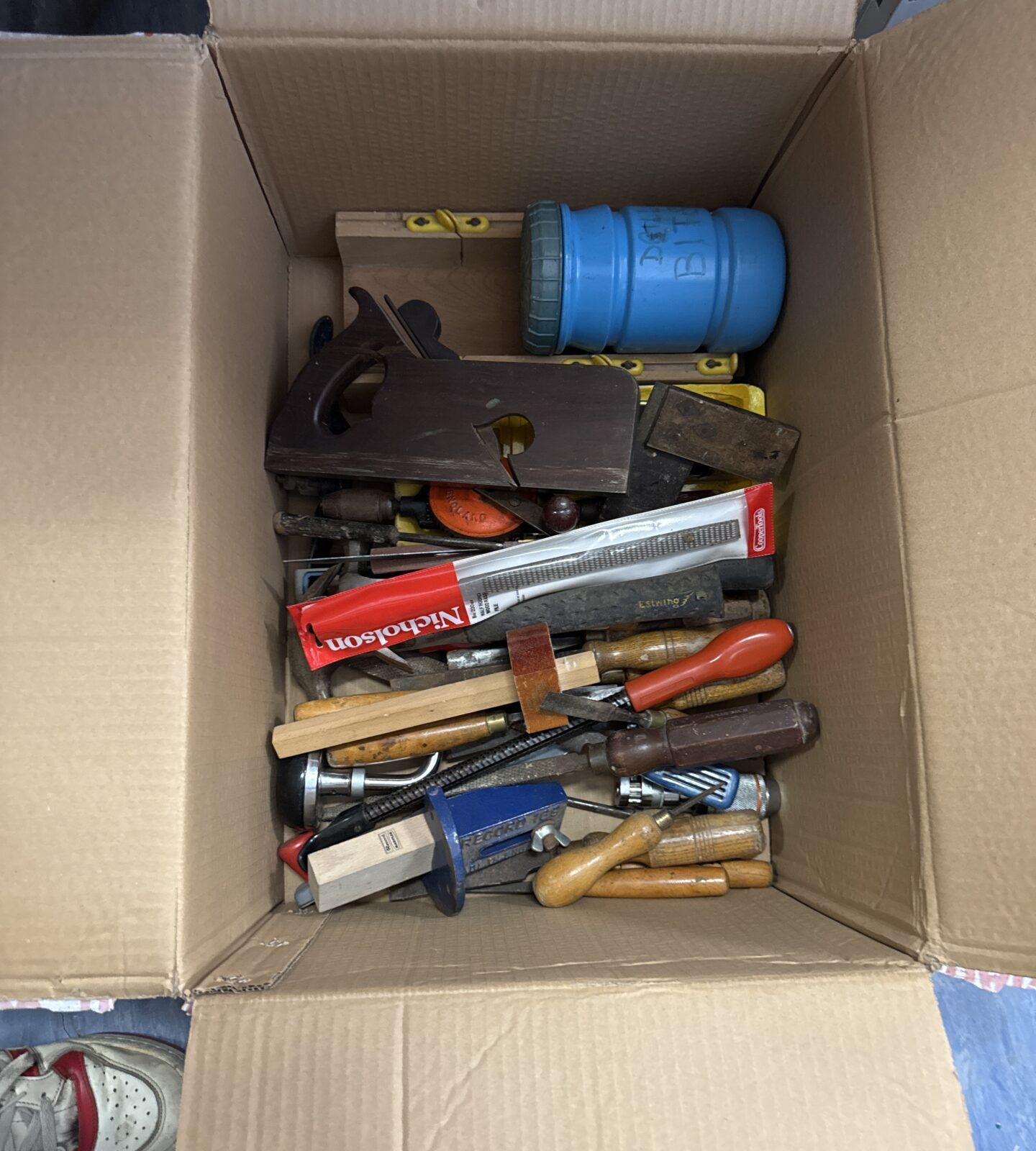 Box of mixed tools inc chisels & files