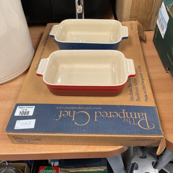 Medium bar pan with two le creuset dishes
