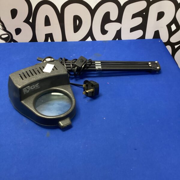 Engineers magnify desk mounted light