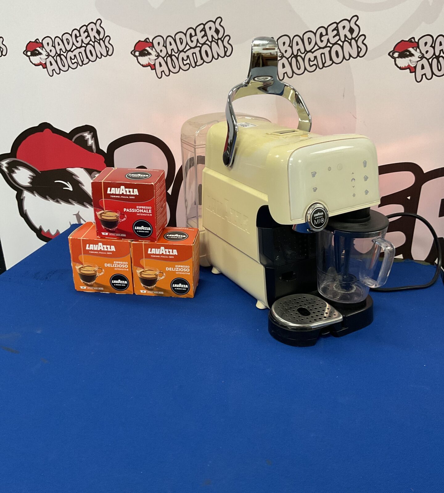 Lavassa coffee machine with coffee pods
