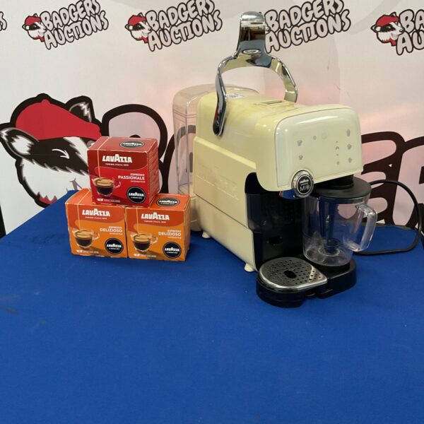Lavassa coffee machine with coffee pods