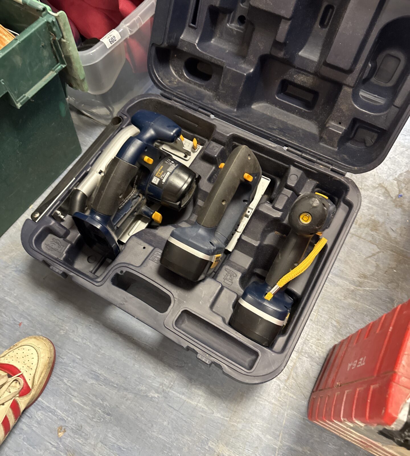 Three performance pro cordless power tools with two batteries - untested, no charger