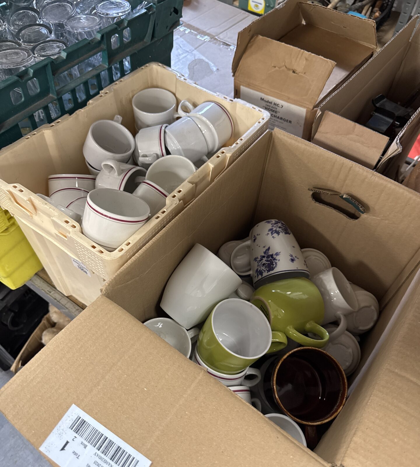 Quantity of coffee mugs inc Churchill