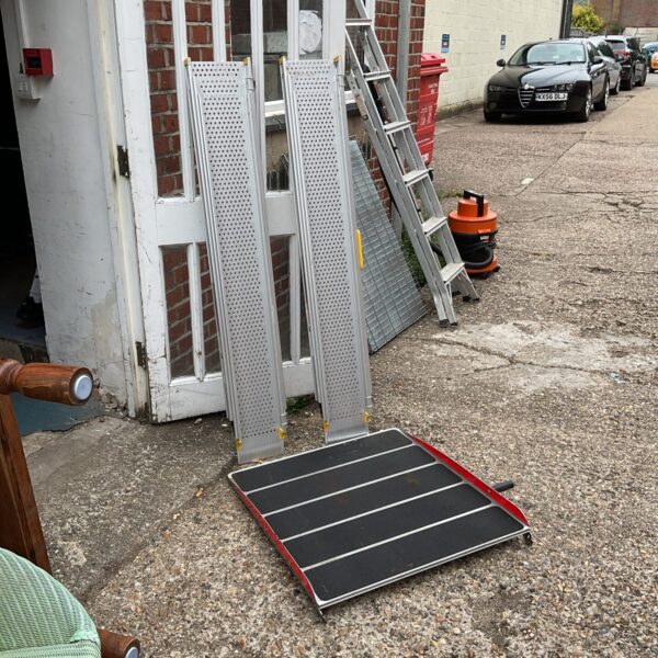 Set of aluminium extending access ramps